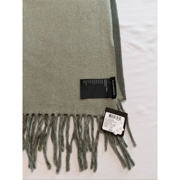Club Monaco Micaila Wool Cable Knit Infinity Scarf Olive  NWT Club Monaco Green Wool Scarf New